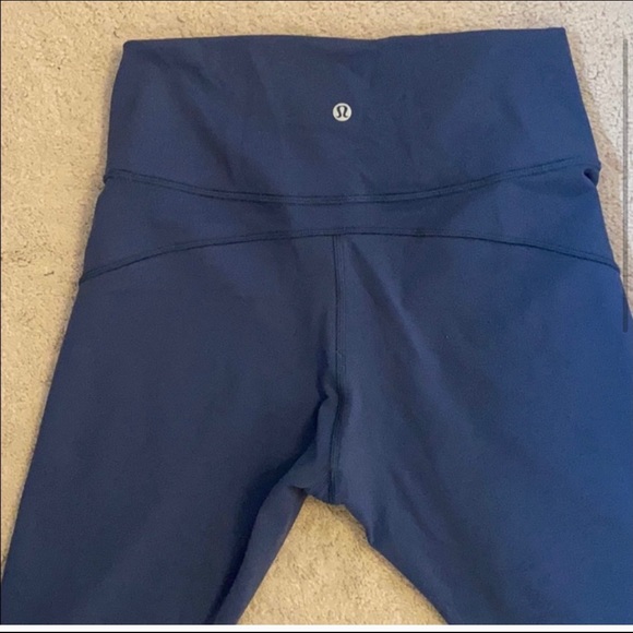 In movement Lululemon tights - Picture 2 of 6